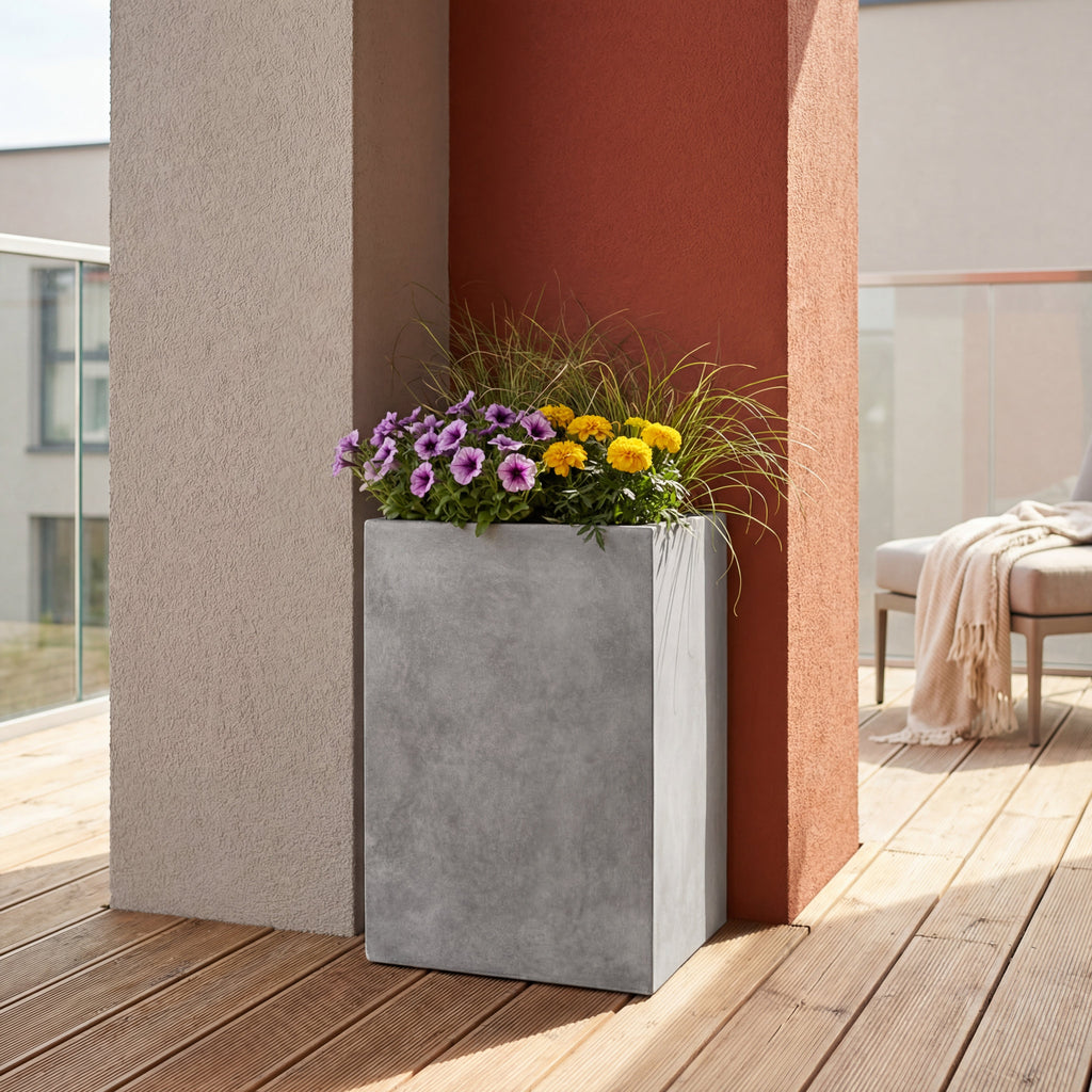 Beton-Pflanzkübel Hellgrau – (35 × 35 × 70 cm)