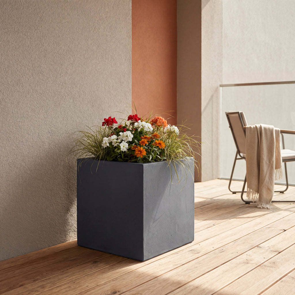Beton-Pflanzkübel Dunkelgrau – (38 × 38 × 54 cm)